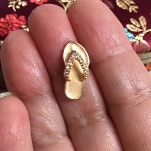 14k Genuine NA HOKU HAWAII gold slipper with 9 sparkly diamonds.
